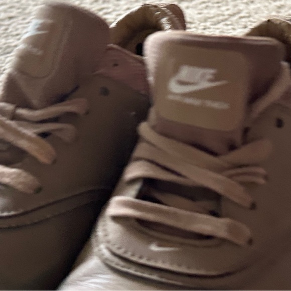 This is a unique Nike sneakers  ! - Picture 5 of 7